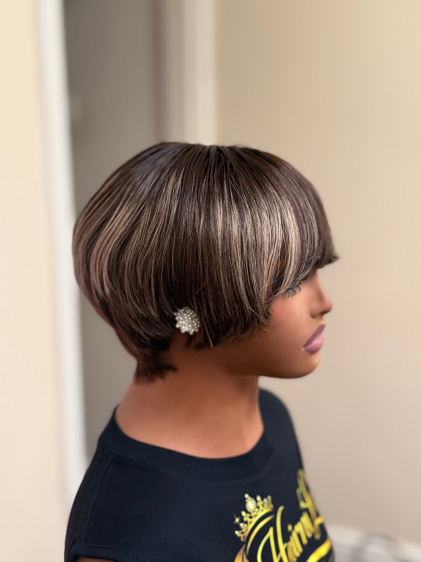 WIG NIA — Warm Honey Highlight Sleek Straight Closure Bob Wig