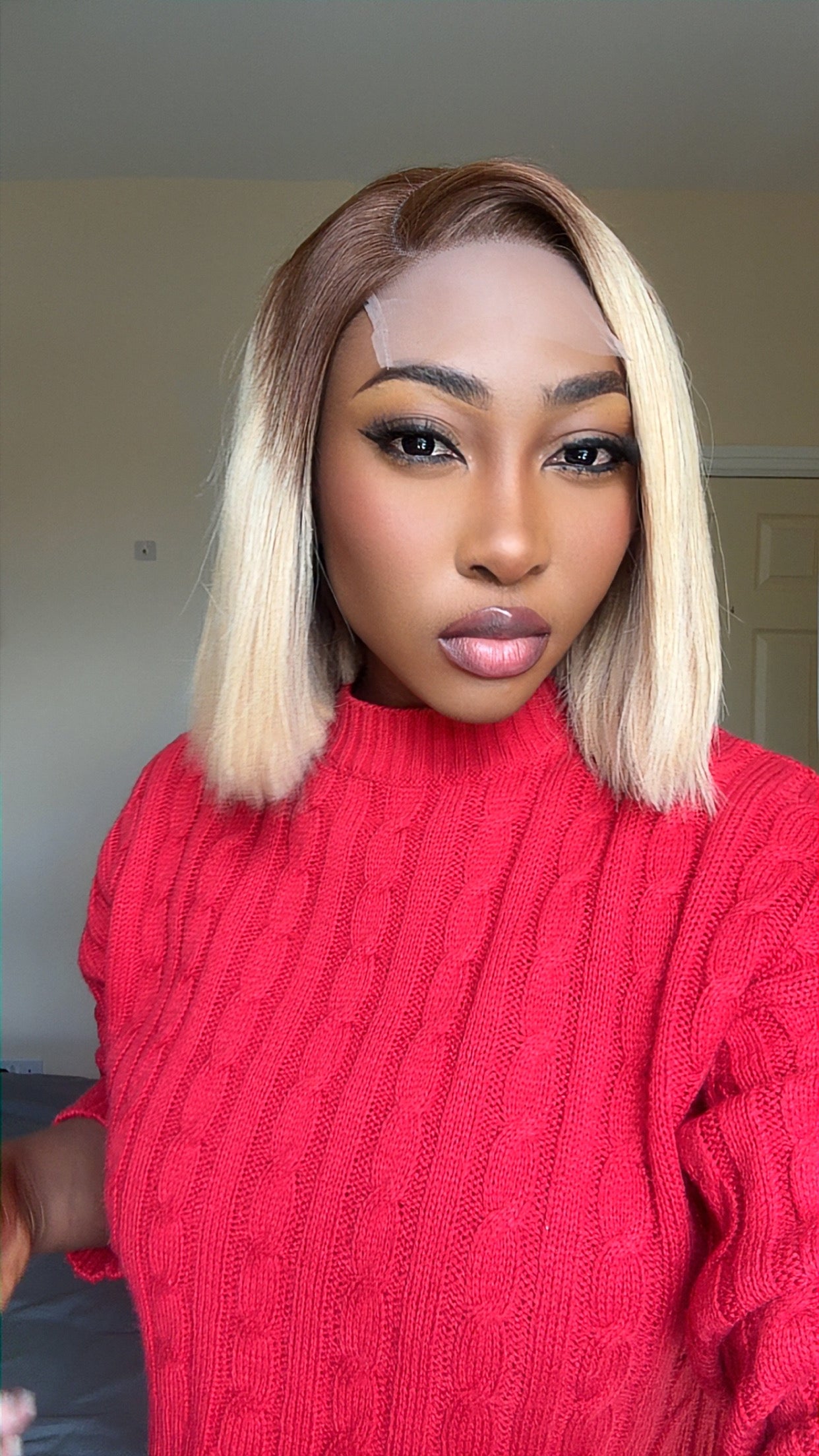 WIG BLAIRE — Glueless Wig – Ready to Wear 10” Honey Ombré Layered Bob Closure Wig