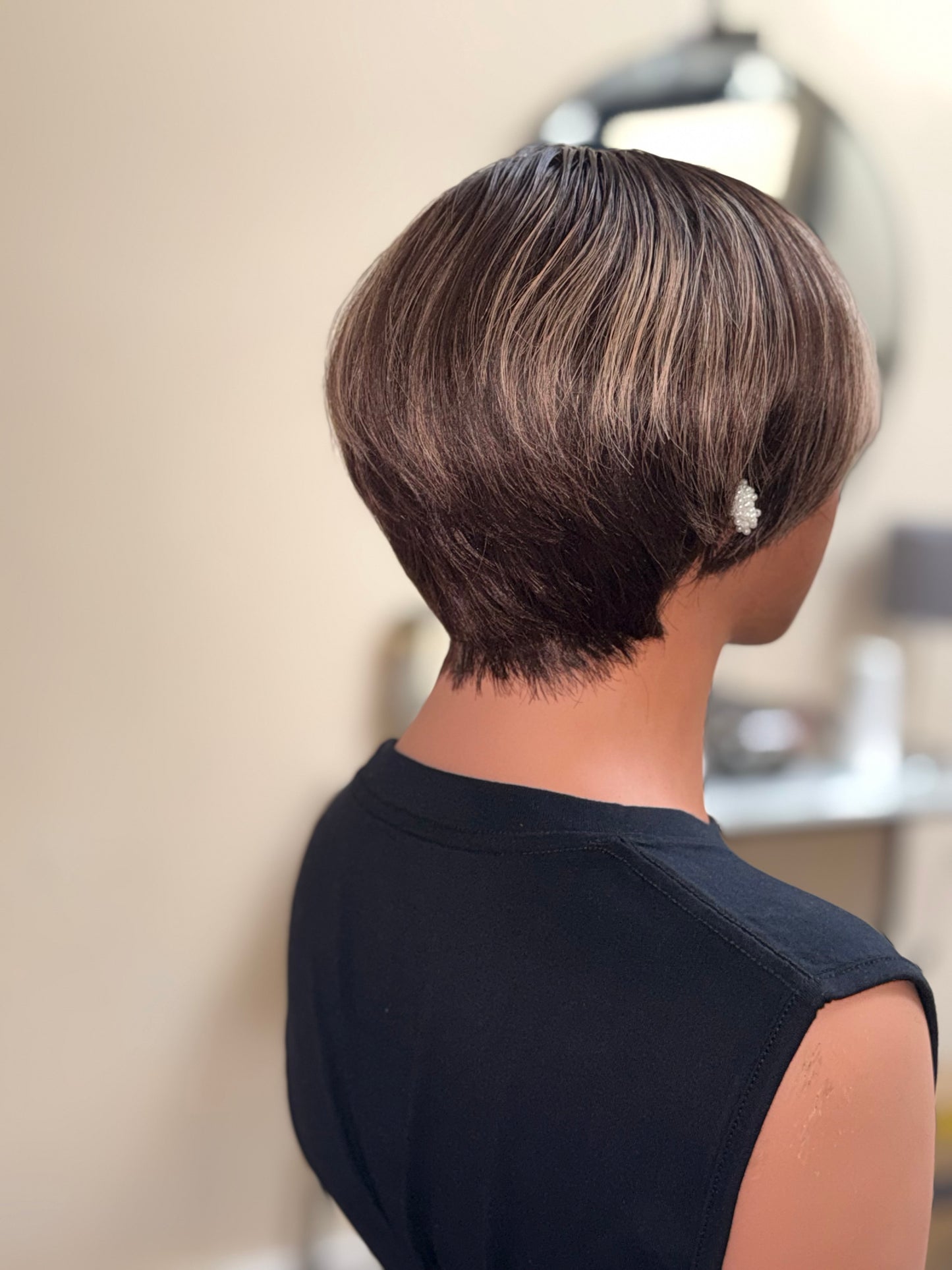 WIG NIA — Warm Honey Highlight Sleek Straight Closure Bob Wig
