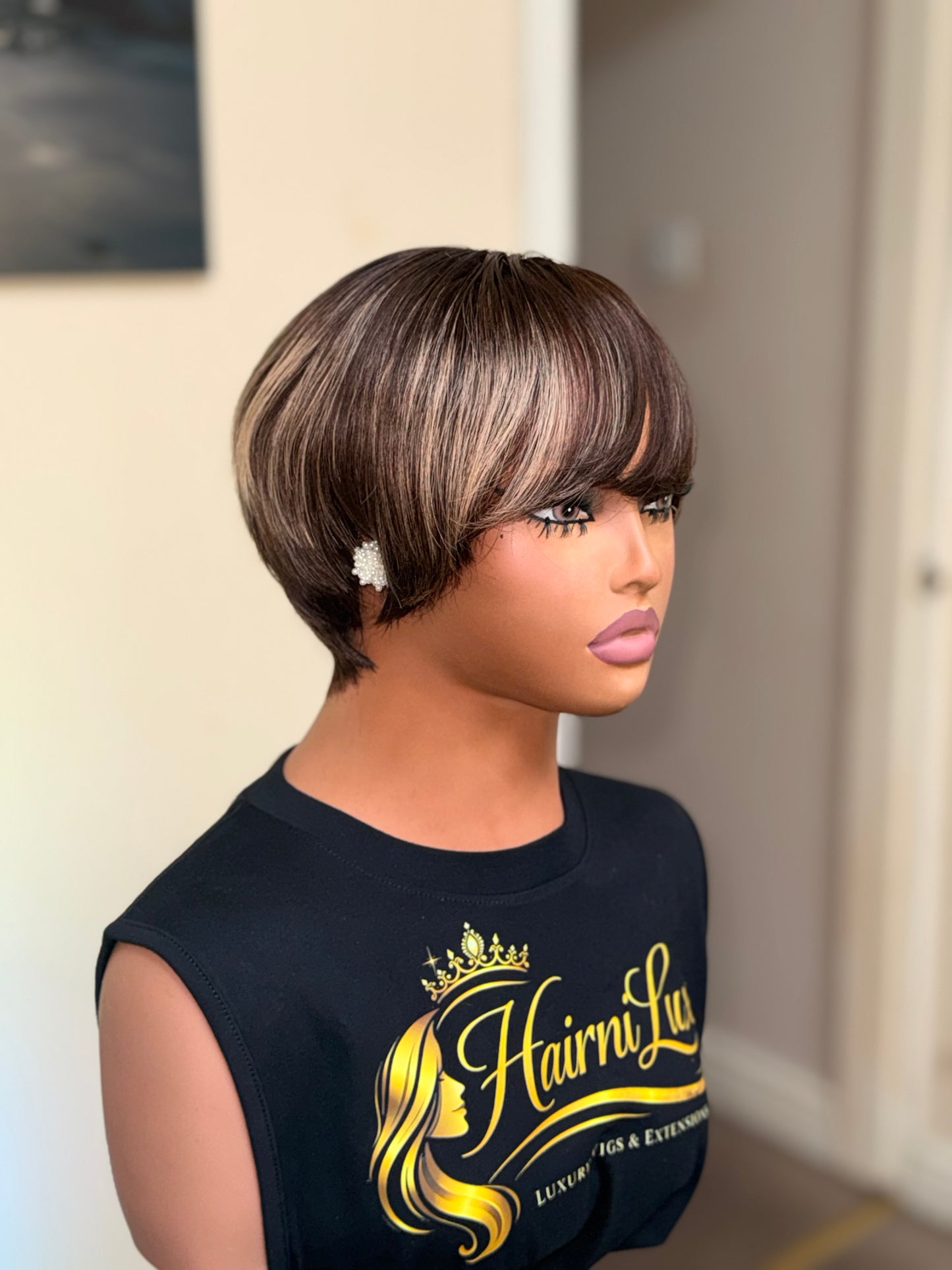 WIG NIA — Warm Honey Highlight Sleek Straight Closure Bob Wig